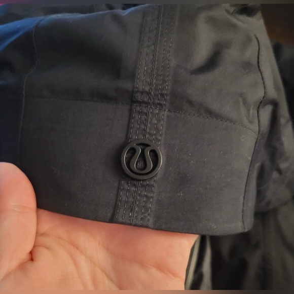 Lululemon right as rain jacket Sz 12 - Picture 10 of 10